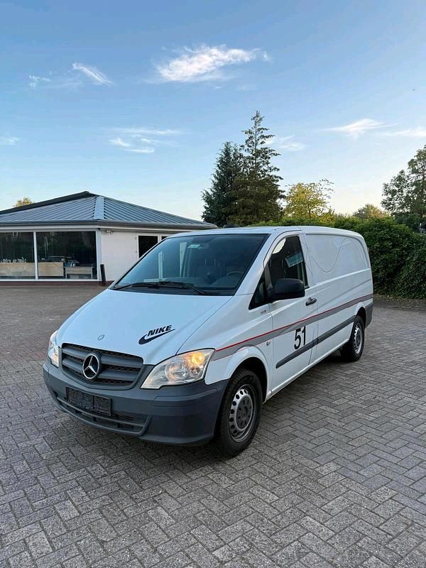 Weiß Gebraucht 2011 Mercedes Vito Van / Kleinbus | 5.350 € - Bild 1/4