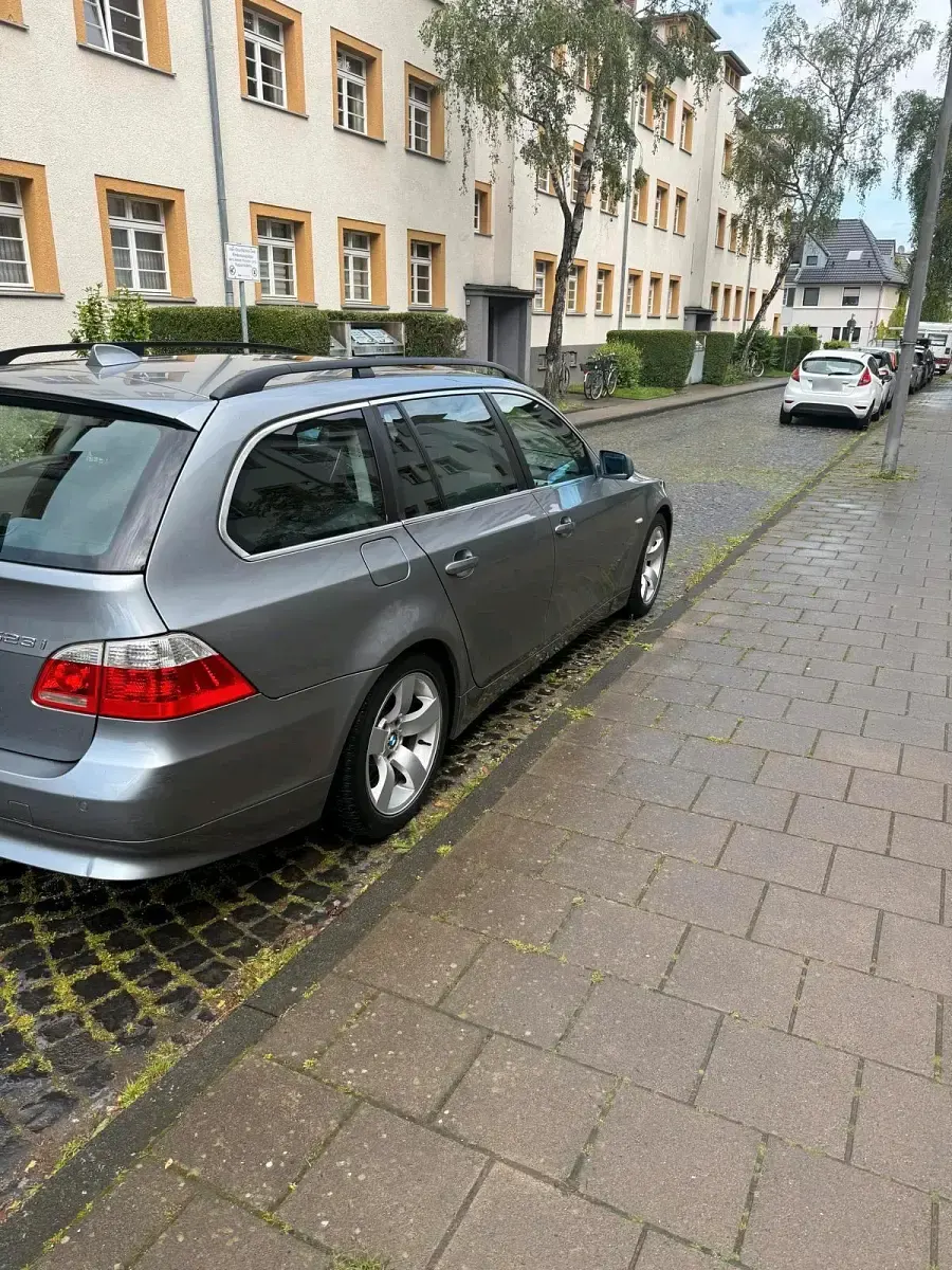 Gebraucht BMW 523 177 PS (130 kW) 2007 Grau Kombi