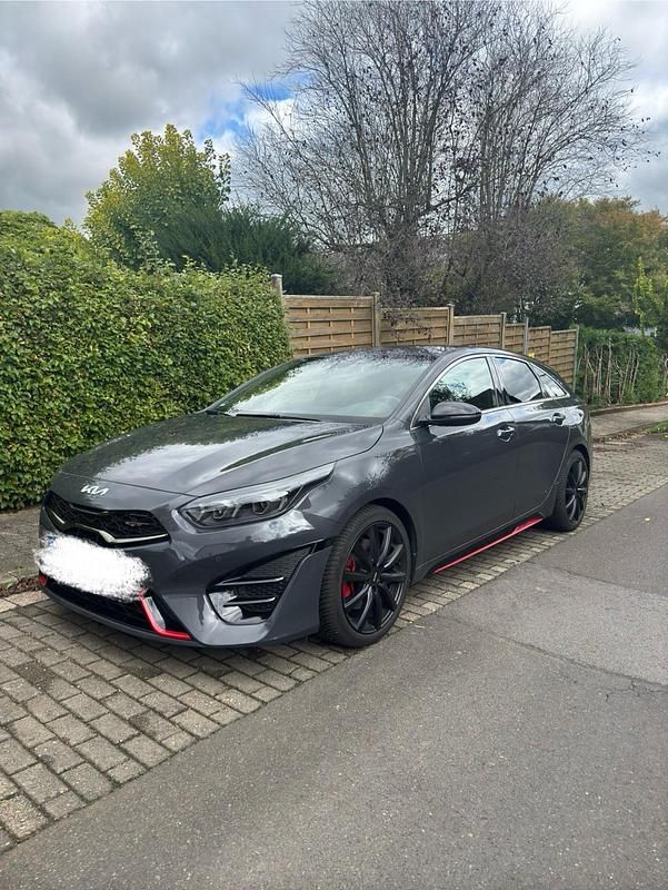 Grau Gebraucht 2021 Kia ProCeed GT Kleinwagen | 29.000 € (Teuer) - Bild 1/4