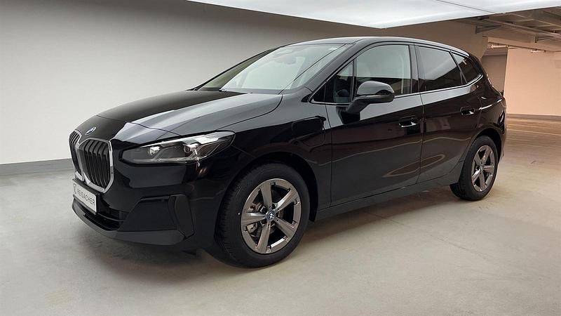Schwarz Gebraucht 2025 BMW 225 Active Tourer Luxury Line Van / Kleinbus | 40.990 € (Guter Preis) - Bild 1/4
