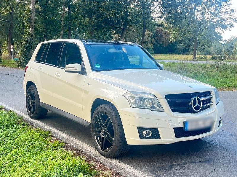 Weiß Gebraucht 2009 Mercedes GLK220 SUV | 8.950 € (Teuer) - Bild 1/4