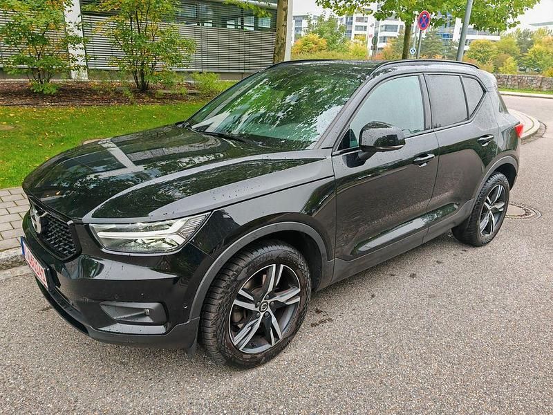 Schwarz Gebraucht 2018 Volvo XC40 R-Design SUV | 23.890 € (Fairer Preis) - Bild 1/4