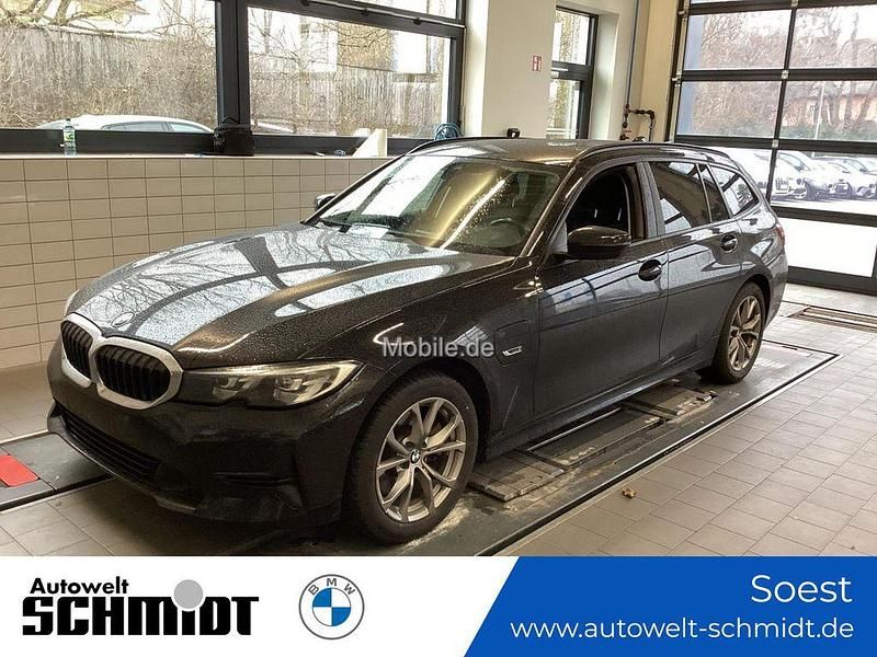 Schwarz Gebraucht 2022 BMW 320e Advantage Kombi | 20.990 € (Guter Preis) - Bild 1/3