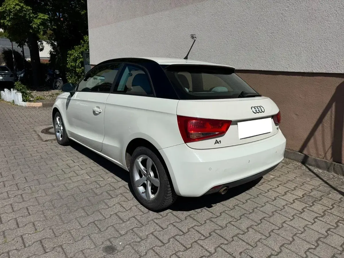 Gebraucht Audi A1 Attraction 105 PS (77 kW) 2012 Weiß Kleinwagen