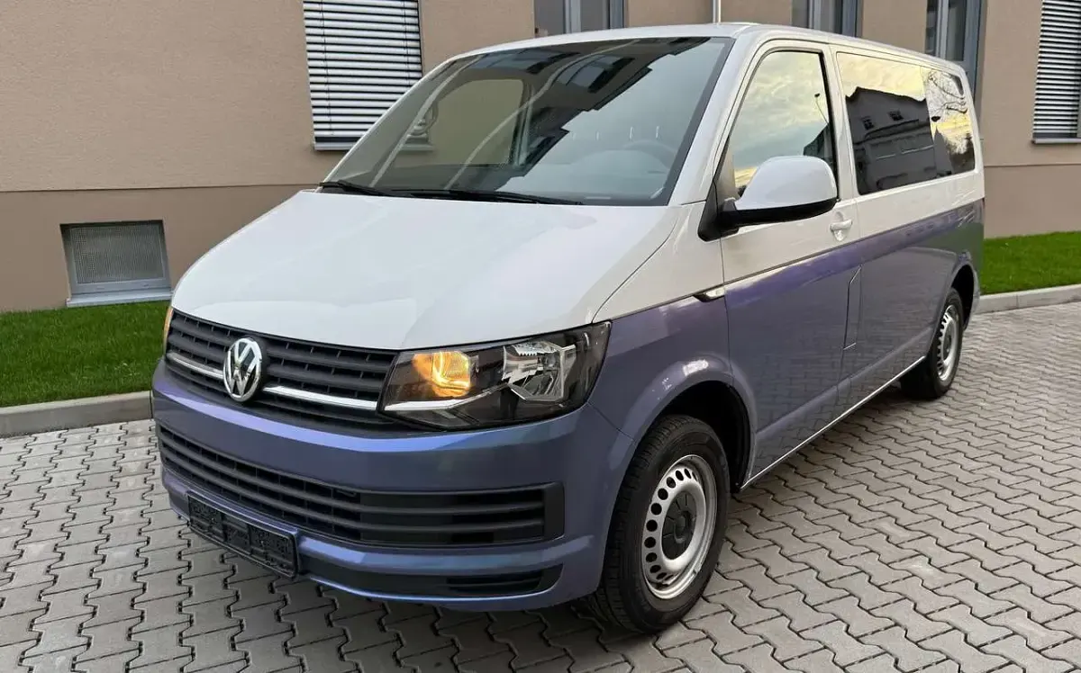 Gebraucht VW T6 150 PS (110 kW) 2019 Bluegalacticeffect folierung Van