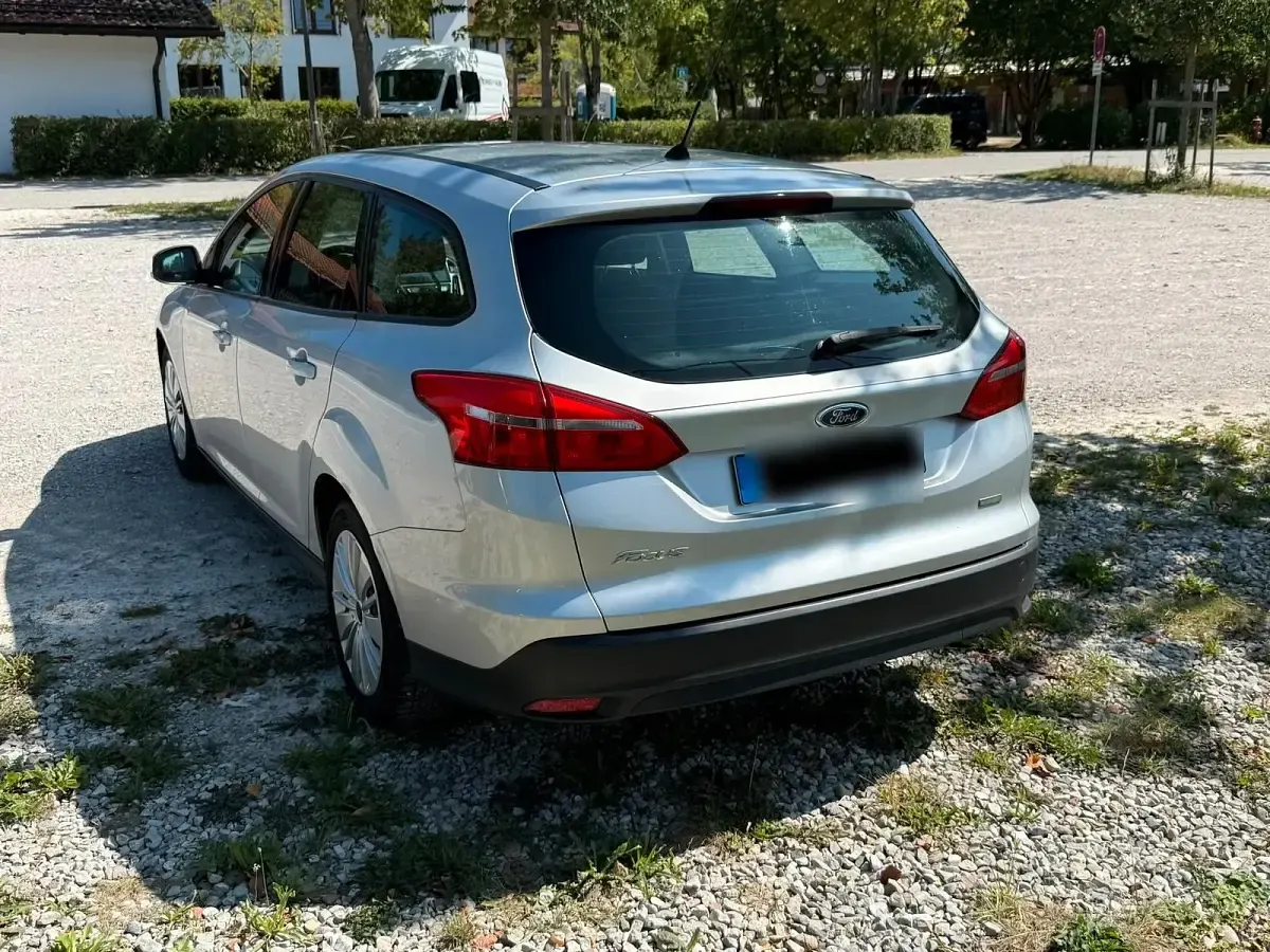 Gebraucht Ford Focus 100 PS (73 kW) 2015 Silber Kombi