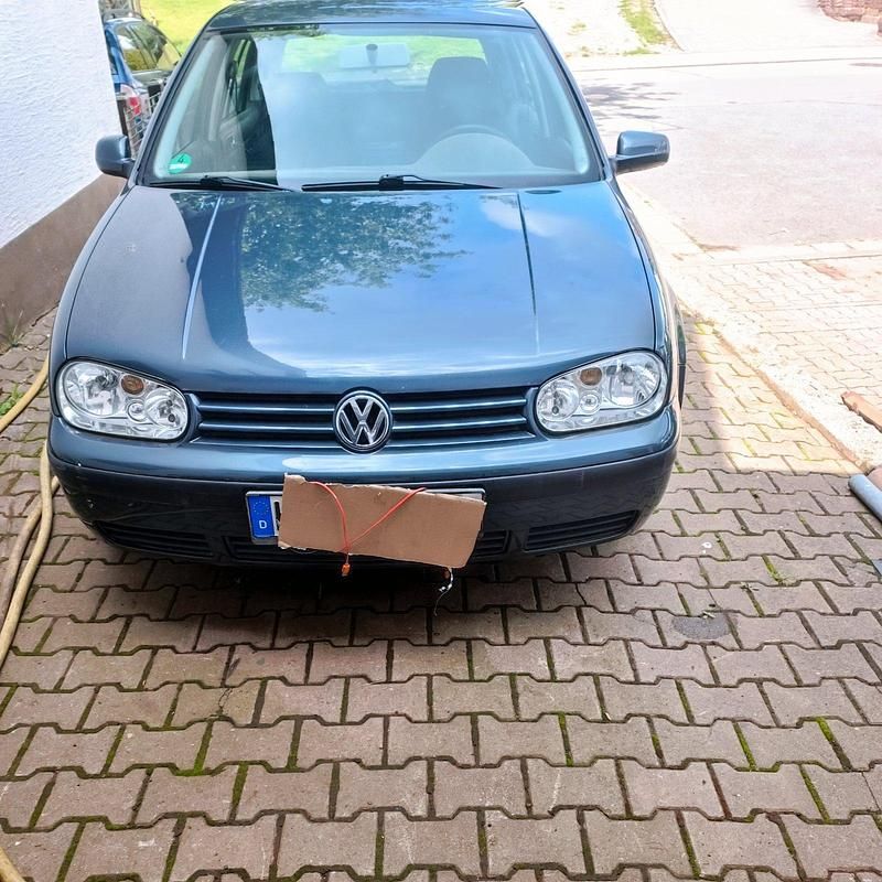Grau Gebraucht 2002 VW Golf IV Kleinwagen | 700 € (Superpreis) - Bild 1/2