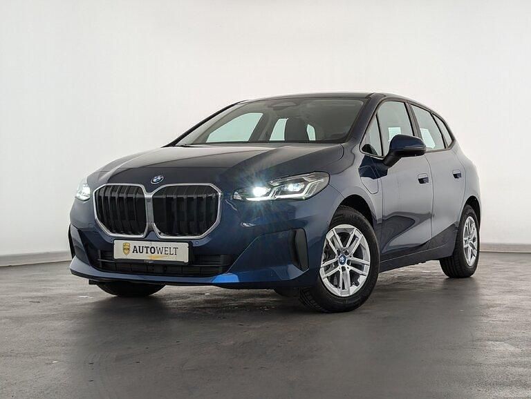 Phytonicblau Gebraucht 2024 BMW 225 Active Tourer Luxury Line Van / Kleinbus | 31.860 € (Superpreis) - Bild 1/4