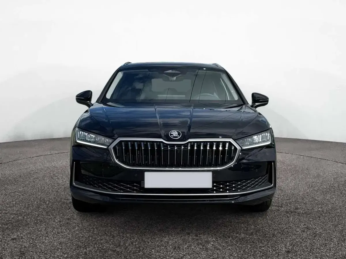 Gebraucht Skoda Superb 150 PS (110 kW) 2026 Ebony schwarz Kombi