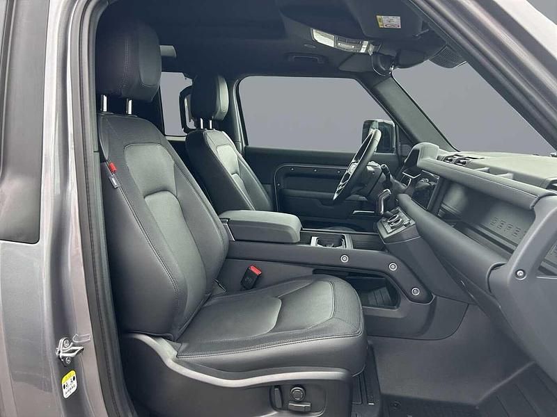 Gebraucht Land Rover Defender SE Dynamic 202 PS (148 kW) 2024 Eiger grey SUV