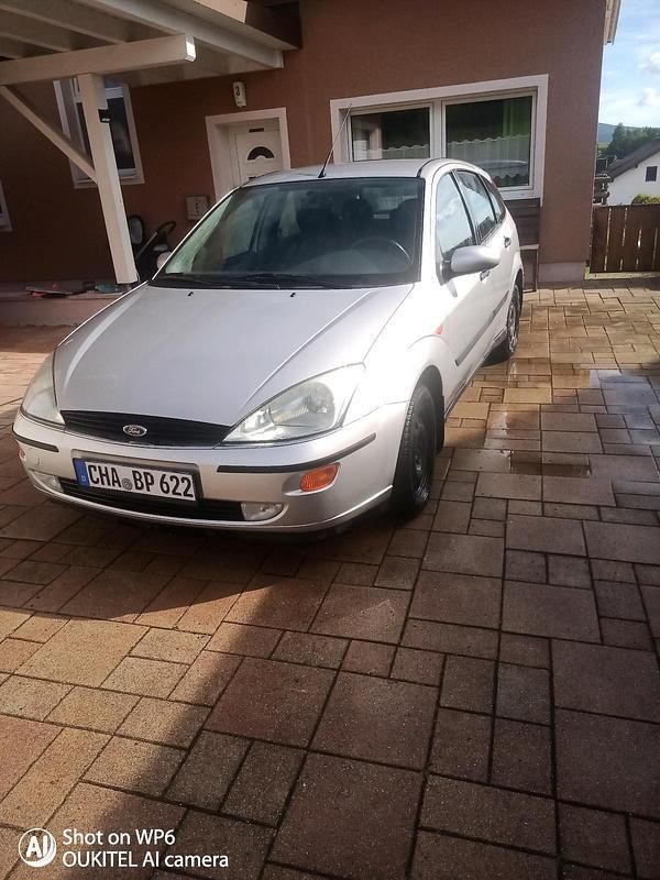 Silber Gebraucht 1999 Ford Focus Kombi | 600 € (Superpreis) - Bild 1/4
