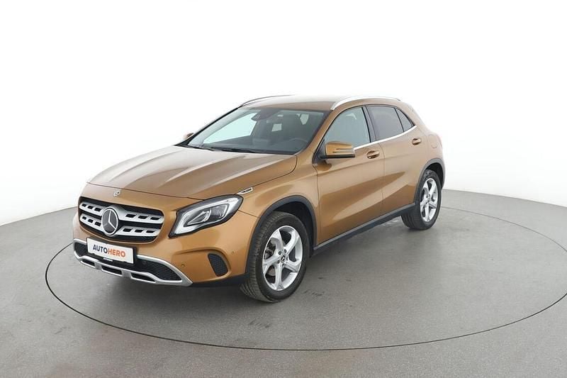 Gelb Gebraucht 2017 Mercedes GLA180 Urban SUV | 19.360 € (Fairer Preis) - Bild 1/3