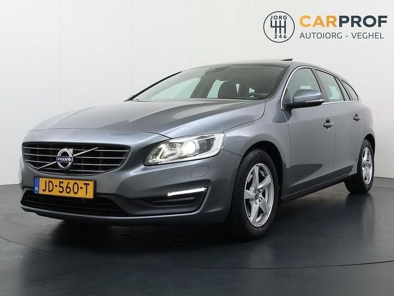 Gebraucht Volvo V60 Business Edition 120 PS (88 kW) 2016 Grau Kombi