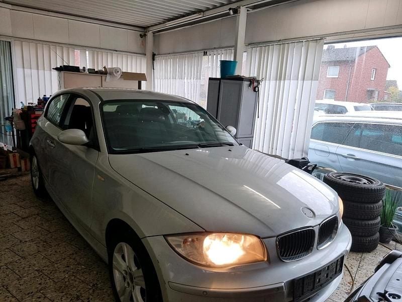 Gebraucht BMW 120 140 PS (102 kW) 2008 Silber Kleinwagen