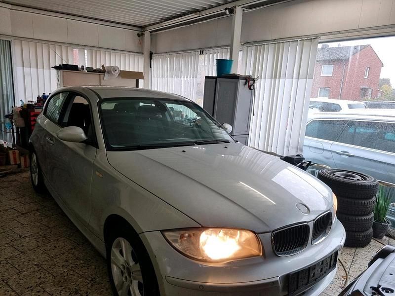 Silber Gebraucht 2008 BMW 120 Kleinwagen | 4.400 € (Guter Preis) - Bild 1/4