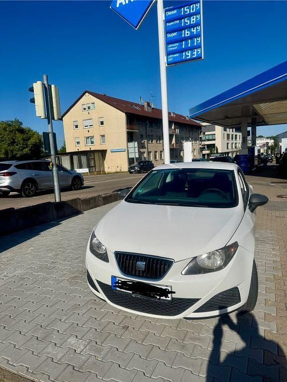 Weiß Gebraucht 2011 Seat Ibiza SC Reference Kleinwagen | 3.750 € (Etwas zu teuer) - Bild 1/4