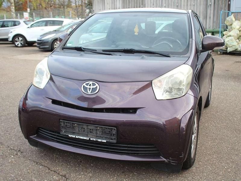 Deep amethyst mica metallic Gebraucht 2009 Toyota iQ Kleinwagen | 2.900 € (Fairer Preis) - Bild 1/4