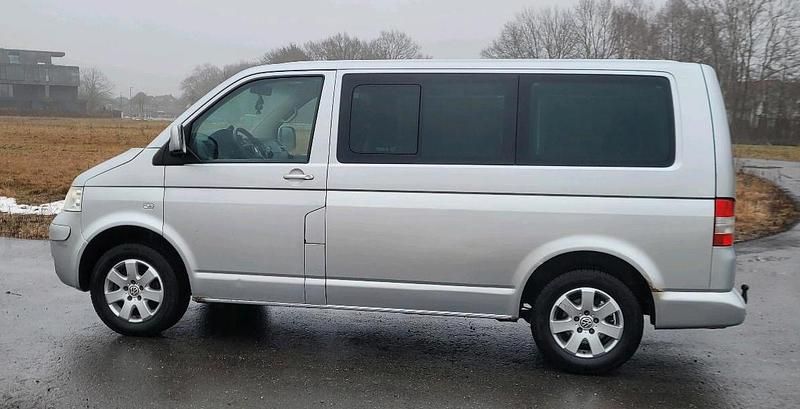 Gebraucht VW Caravelle 131 PS (96 kW) 2006 Silber Van / Kleinbus