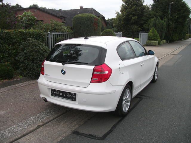 Gebraucht BMW 116 122 PS (89 kW) 2008 Weiß Kleinwagen