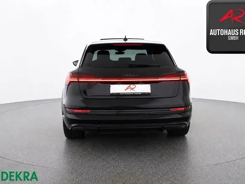 Gebraucht Audi e-tron Sport 369 kW (503 PS) 2022 Schwarz SUV