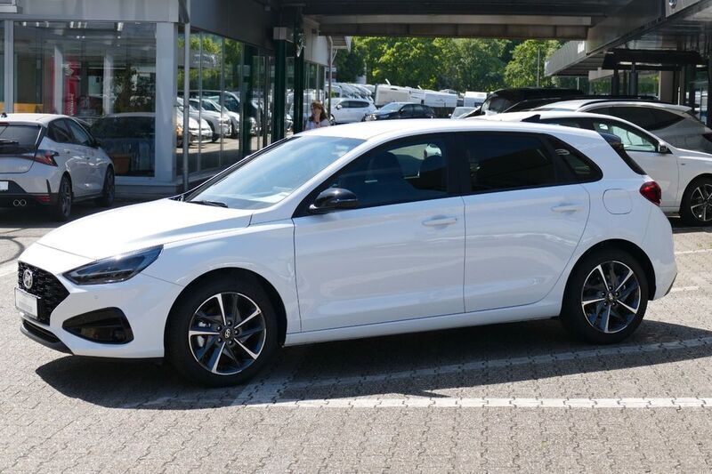 Weiß Neu 2024 Hyundai i30 Advantage Limousine | 21.540 € (Fairer Preis) - Bild 1/4