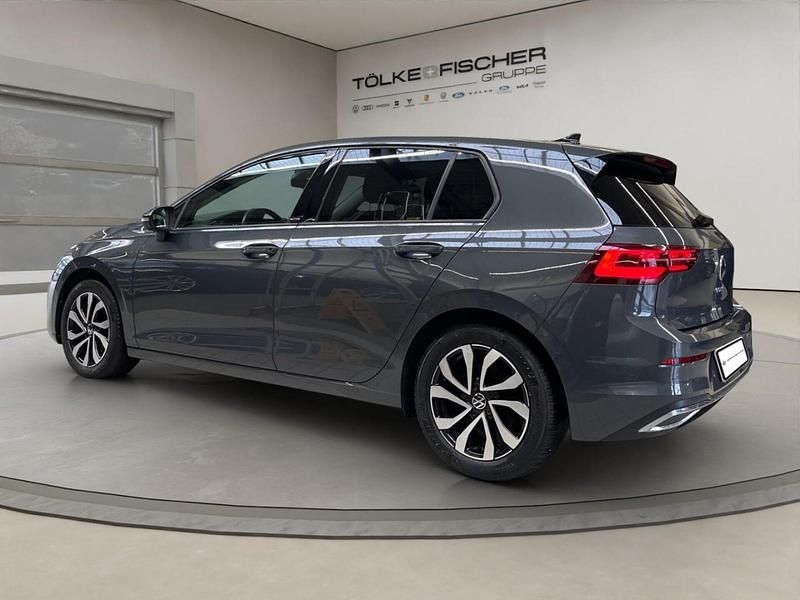 Gebraucht VW Golf VIII Active 150 PS (110 kW) 2022 Delfingrau (metallic) Limousine