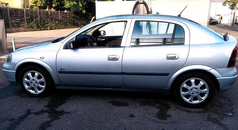 Silber Gebraucht 2003 Opel Astra Limousine | 1.500 € (Fairer Preis) - Bild 1/4
