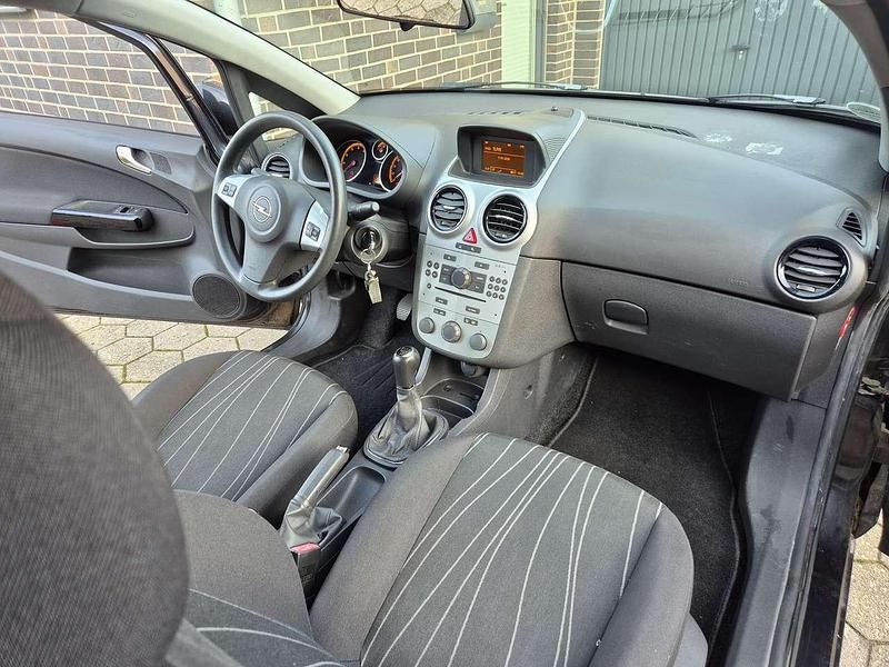 Gebraucht Opel Corsa Edition 80 PS (58 kW) 2009 Limousine