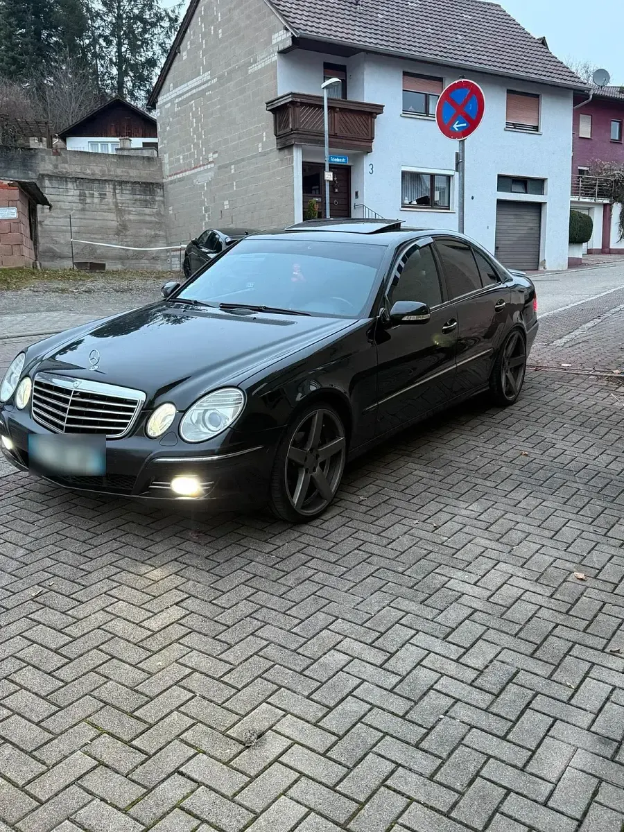 Gebraucht Mercedes E320 224 PS (164 kW) 2008 Schwarz Limousine