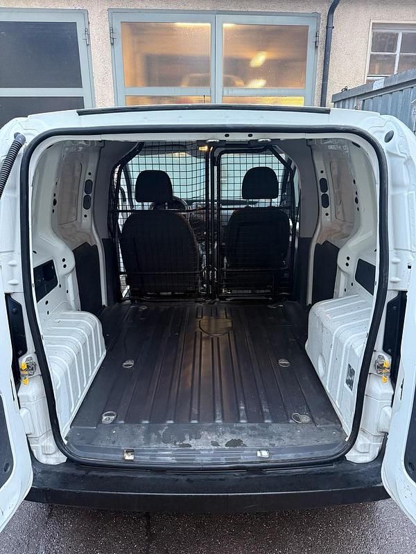 Gebraucht Peugeot Bipper 68 PS (50 kW) 2009 Weiß Van / Kleinbus