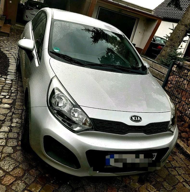 Gebraucht Kia Rio Attract 84 PS (61 kW) 2012 Silber Limousine