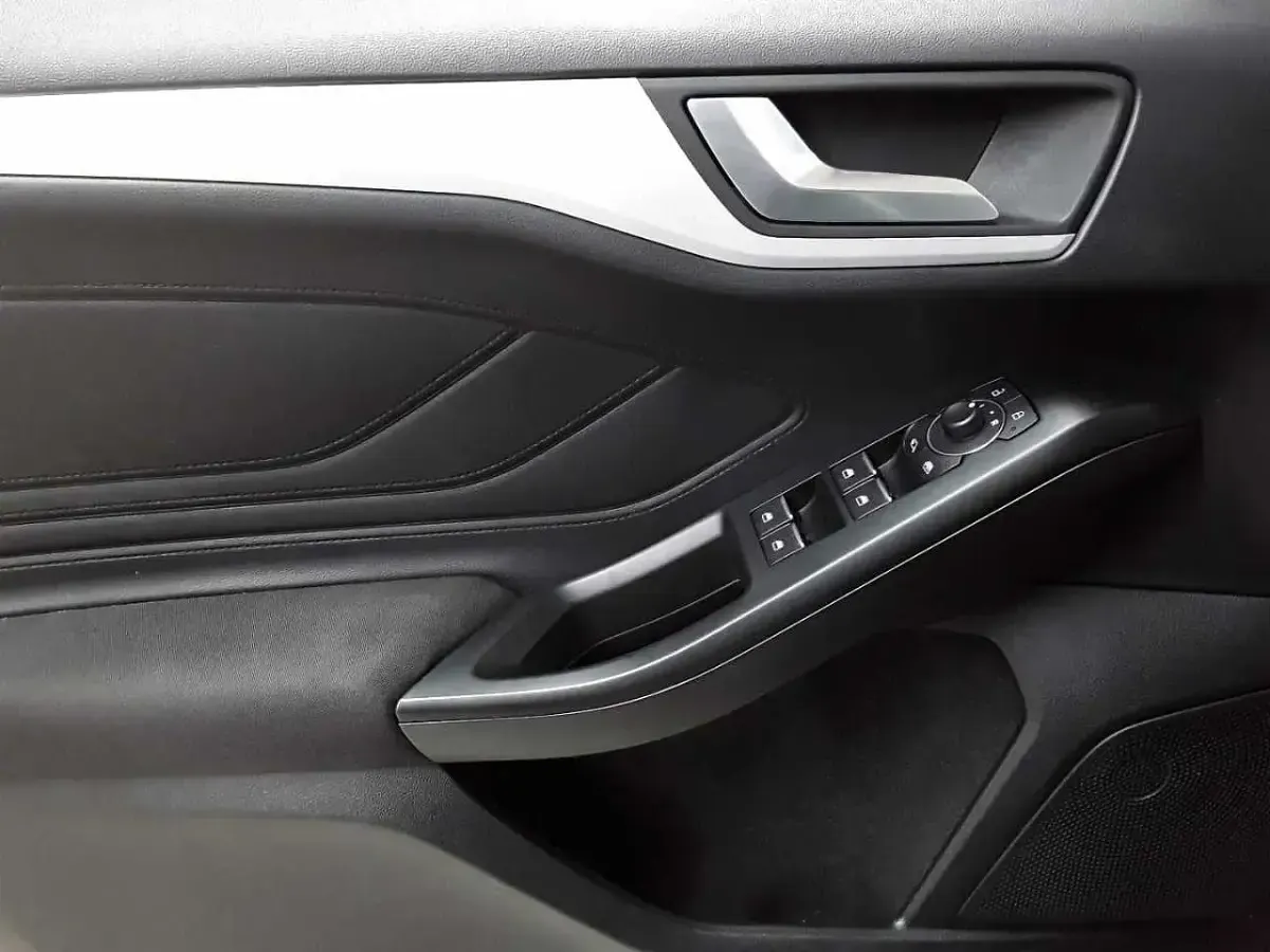 Gebraucht Ford Focus Cool & Connect 120 PS (88 kW) 2021 Chromablau metallic Kombi