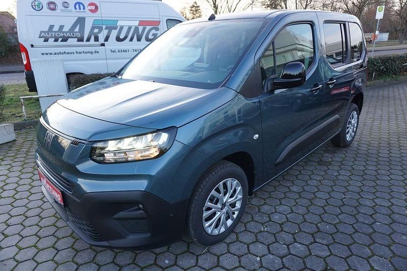 Neu Fiat Doblò 102 PS (75 kW) 2025 Blau Van / Kleinbus