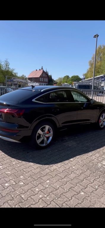 Schwarz Gebraucht 2021 Audi e-tron Ambiente SUV | 35.000 € (Etwas zu teuer) - Bild 1/3