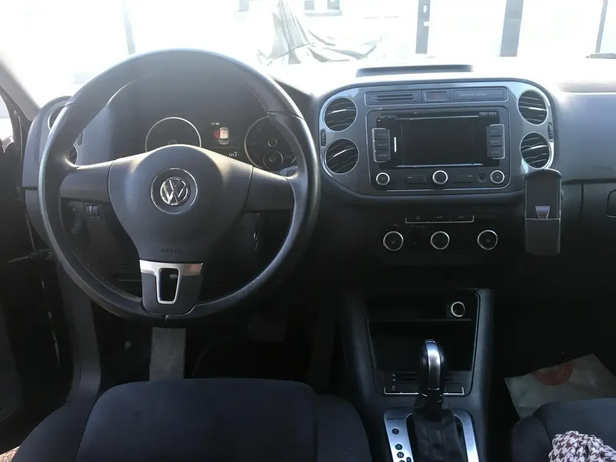 Gebraucht VW Tiguan 140 PS (102 kW) 2015 Schwarz SUV