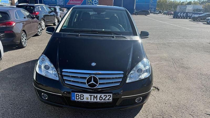Schwarz Gebraucht 2012 Mercedes A180 Limousine | 8.999 € (Guter Preis) - Bild 1/4