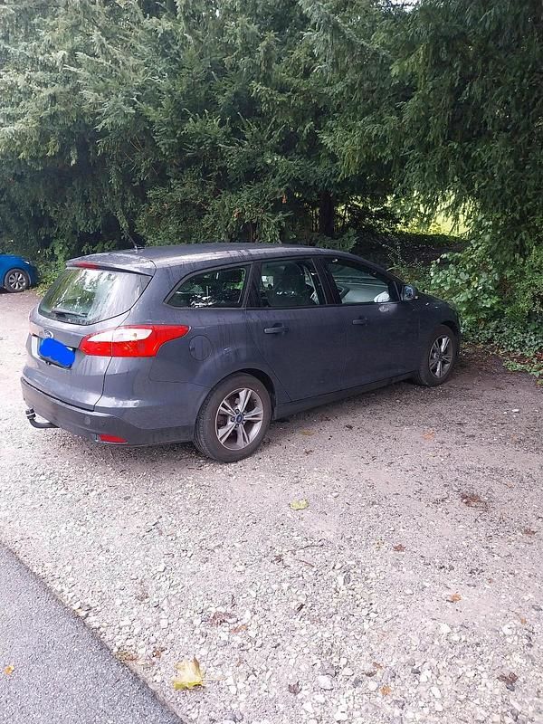 Gebraucht Ford Focus 125 PS (91 kW) 2014 Blau Kombi