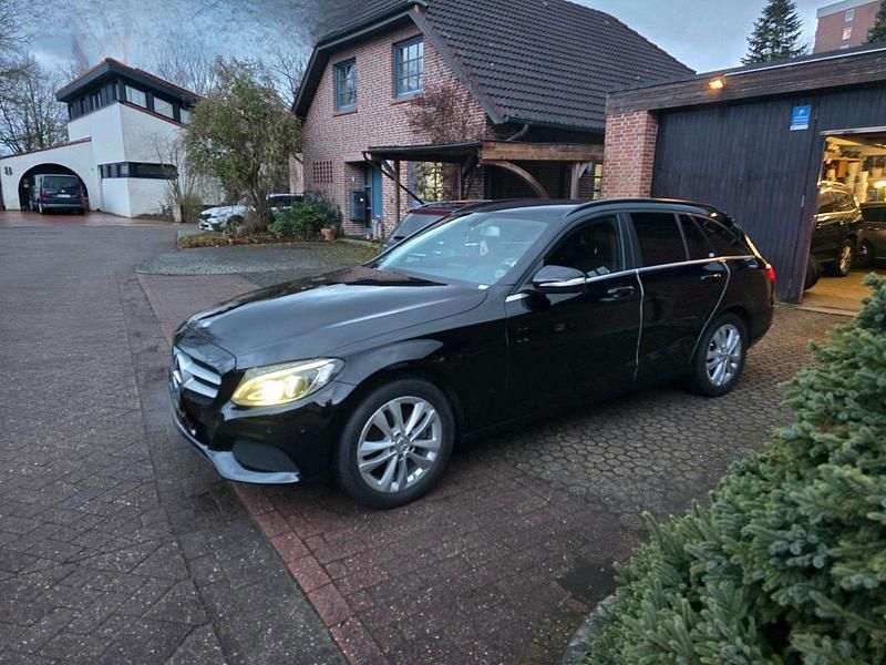 Gebraucht Mercedes C220 170 PS (125 kW) 2014 Schwarz Kombi