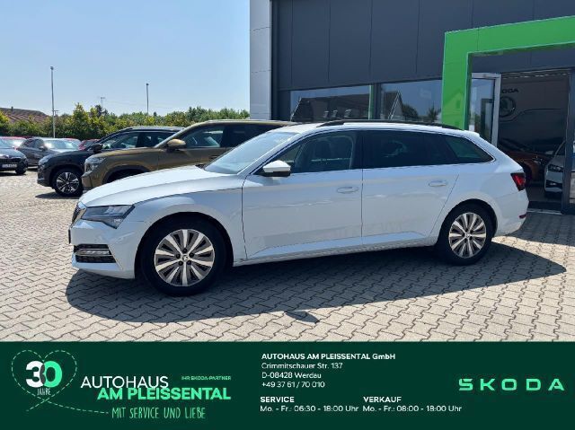 Moonweiss metallic Gebraucht 2022 Skoda Superb Kombi | 24.890 € (Guter Preis) - Bild 1/4