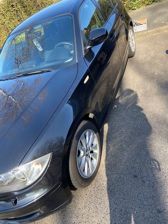 Gebraucht BMW 116 116 PS (85 kW) 2010 Schwarz Kleinwagen
