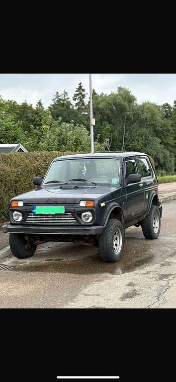Schwarz Gebraucht 2012 Lada niva SUV | 4.500 € (Teuer) - Bild 1/4