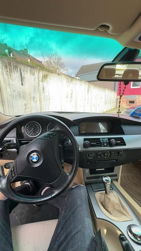 Gebraucht BMW 523 177 PS (130 kW) 2005 Silber Limousine