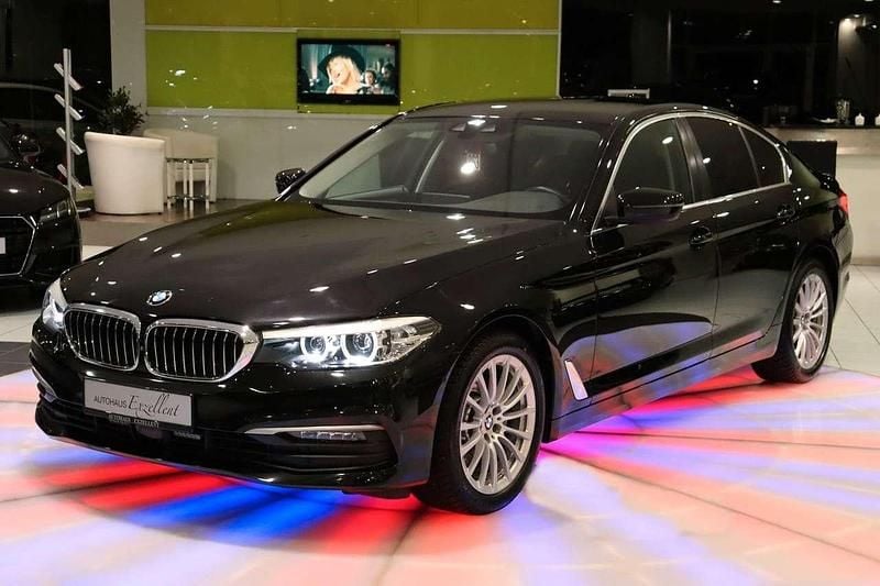 Black sapphire metallic Gebraucht 2019 BMW 520 Limousine | 27.750 € (Superpreis) - Bild 1/4