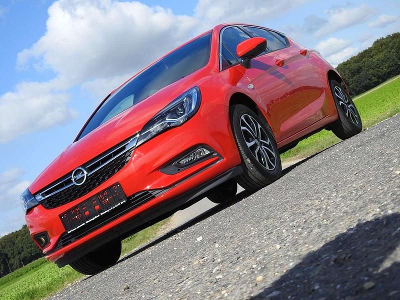 Rot Gebraucht 2016 Opel Astra Limousine | 16.499 € (Etwas zu teuer) - Bild 1/4