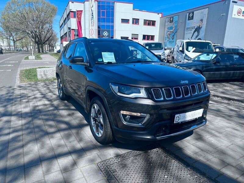 Grau Gebraucht 2018 Jeep Compass Limited SUV | 17.990 € (Etwas zu teuer) - Bild 1/4