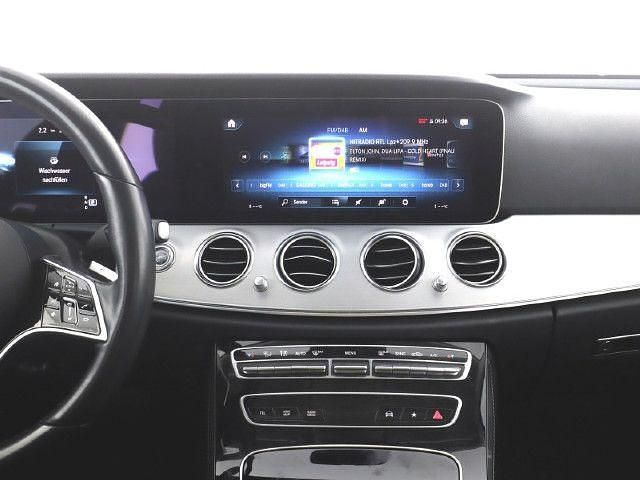 Gebraucht Mercedes E220 Avantgarde 194 PS (142 kW) 2022 Silber Kombi