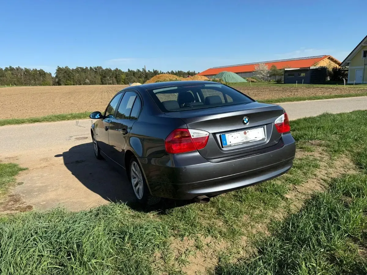 Gebraucht BMW 318 129 PS (94 kW) 2006 Grau Limousine