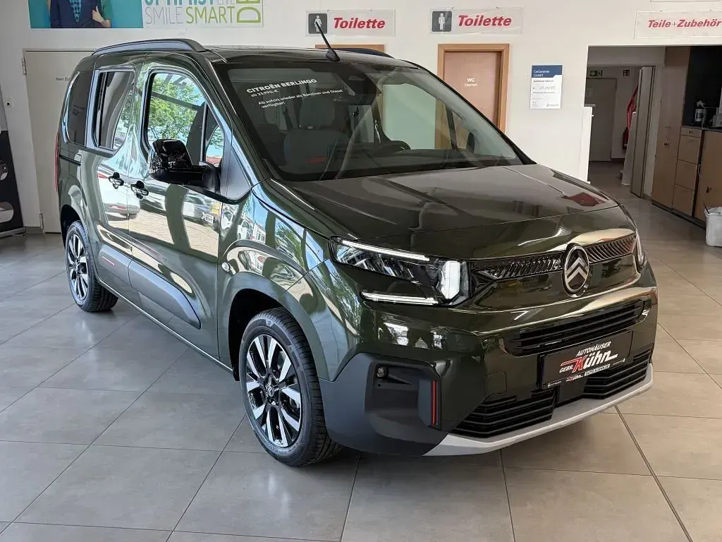 Neu Citroën Berlingo XTR 131 PS (96 kW) 2026 Sirkkagrün Van / Kleinbus
