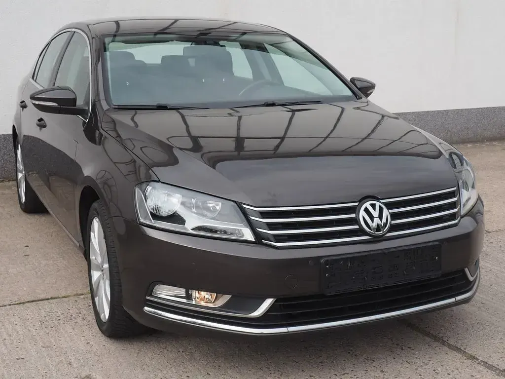 Gebraucht VW Passat Comfortline 122 PS (89 kW) 2012 Schwarz Limousine