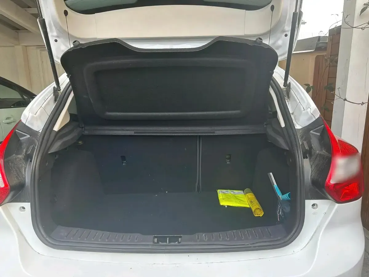 Gebraucht Ford Focus 125 PS (91 kW) 2012 Weiß Limousine
